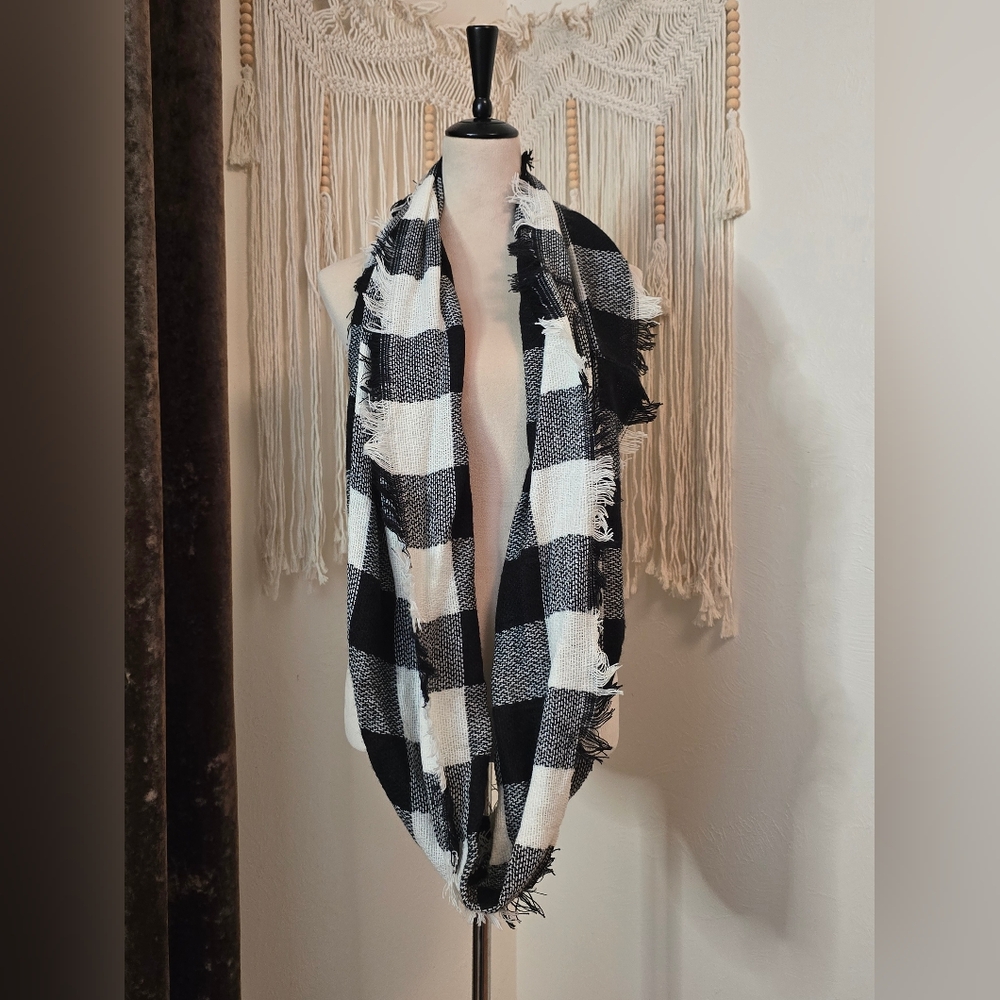 Scarf - Picture 1 of 5